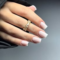 Stylizacja paznokci – delikatny french