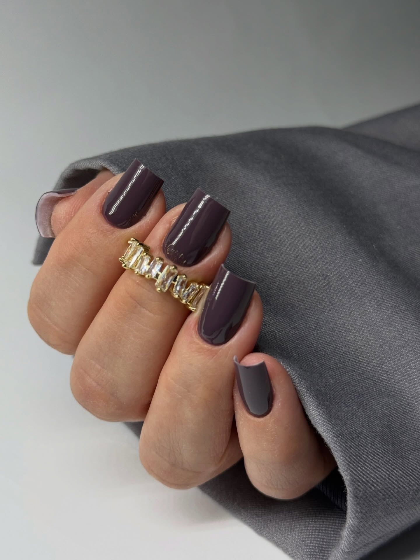 Stylizacja paznokci – głęboki mauve